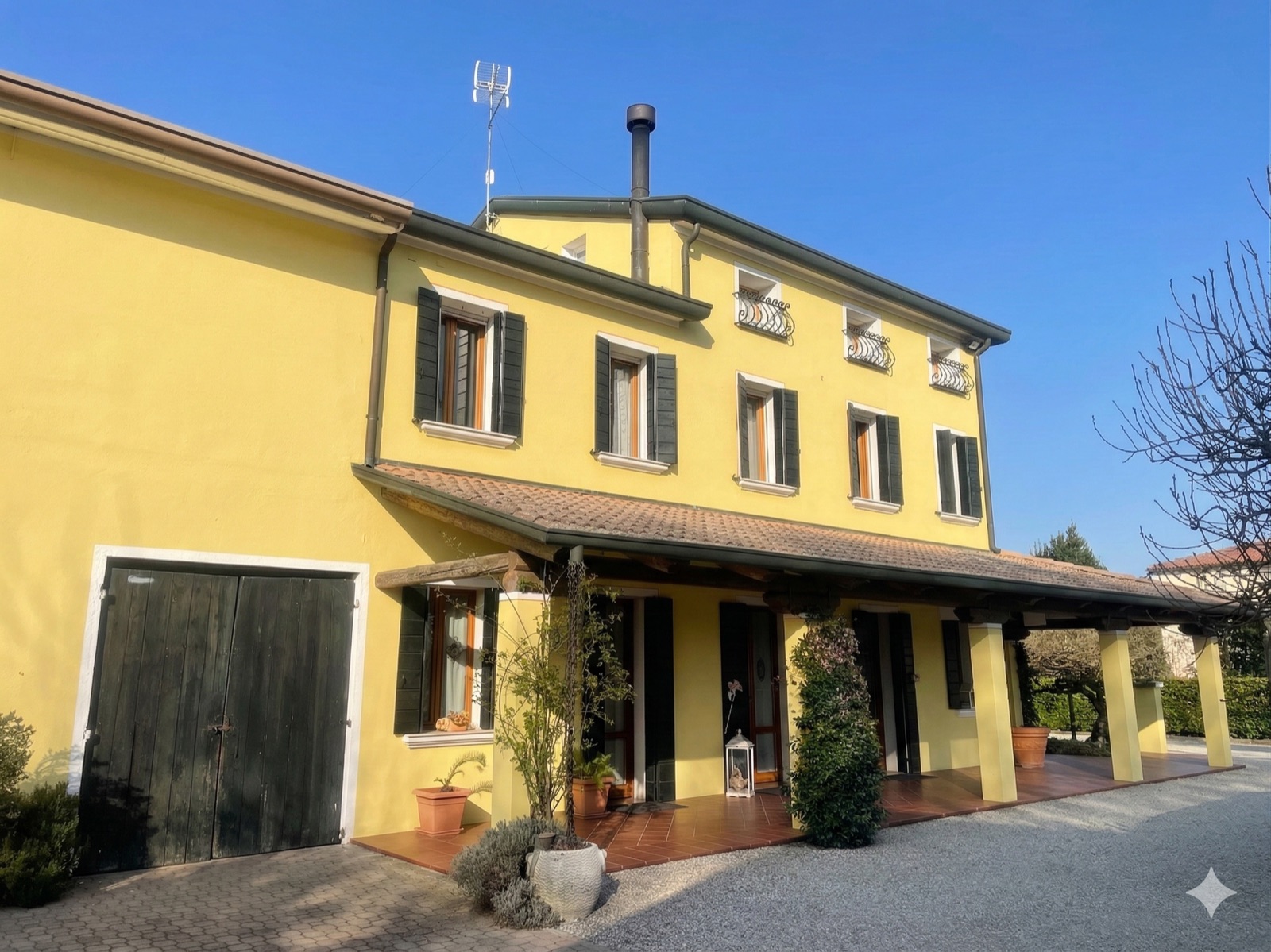 Casa di Campagna vista dal portico